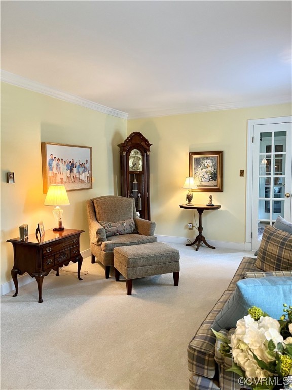 9408 Midvale Road Richmond, VA 23229 - Photo 4 of 24 a living room with furniture and a potted plant