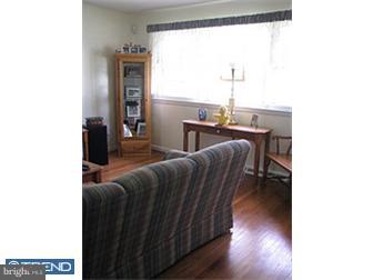 526 King George Road Cherry Hill, NJ 08034 - Photo 6 of 12 Living Room
