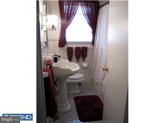 526 King George Road Cherry Hill, NJ 08034 - Photo 8 of 12 Bathroom