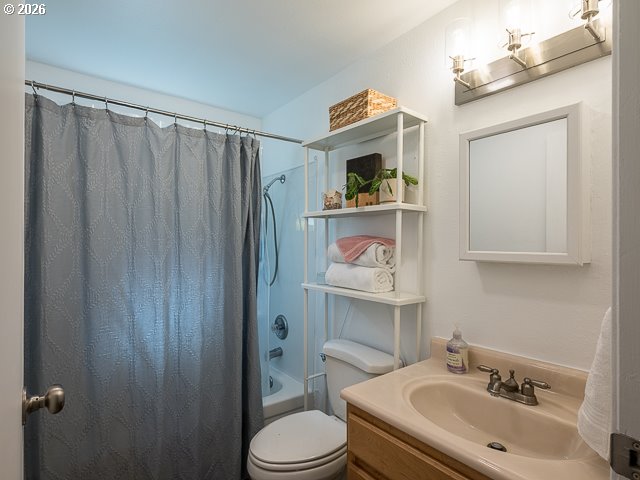 14655 Southwest 76th Avenue, Unit 2 Portland, OR 97224 - Photo 17 of 31 Bathroom