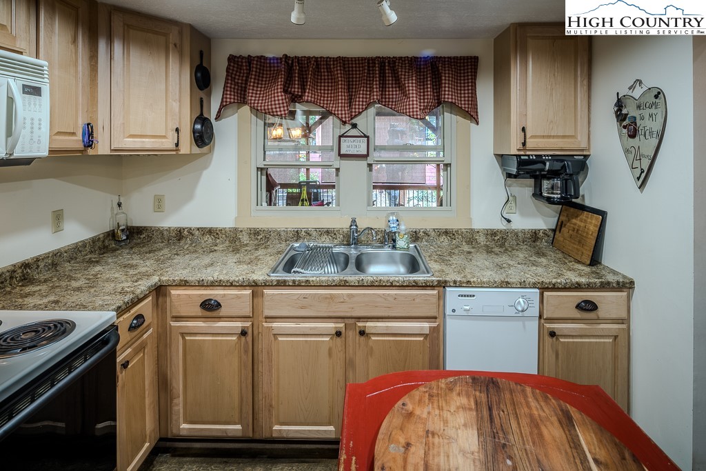 171 River Hollow Road Newland, NC 28657 - Photo 27 of 50 Gallery Image 27