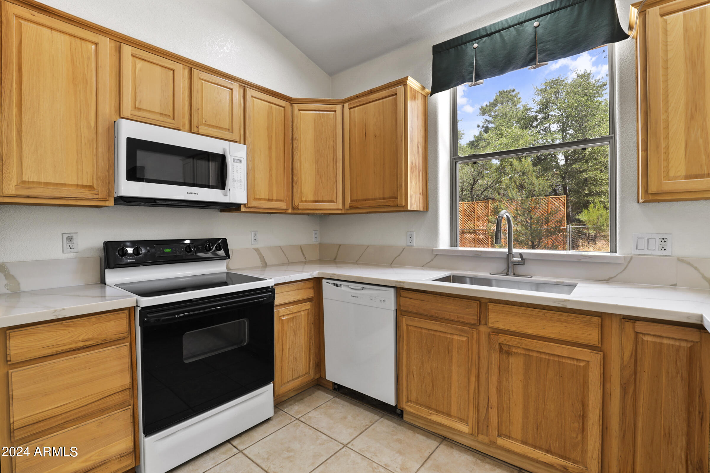702 West Longhorn Road Payson, AZ 85541 - Photo 4 of 34 Kitchen (3)
