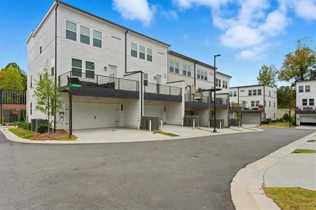 $550,000 | 3370 Oak Hbr Drive, Peachtree Corners, GA 30092