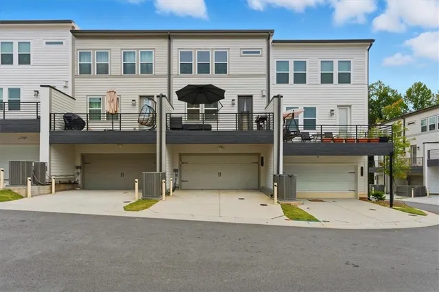 $550,000 | 3370 Oak Hbr Drive, Peachtree Corners, GA 30092