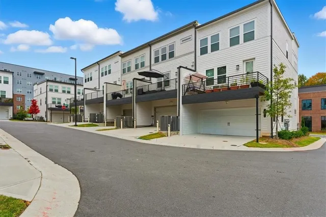 $550,000 | 3370 Oak Hbr Drive, Peachtree Corners, GA 30092