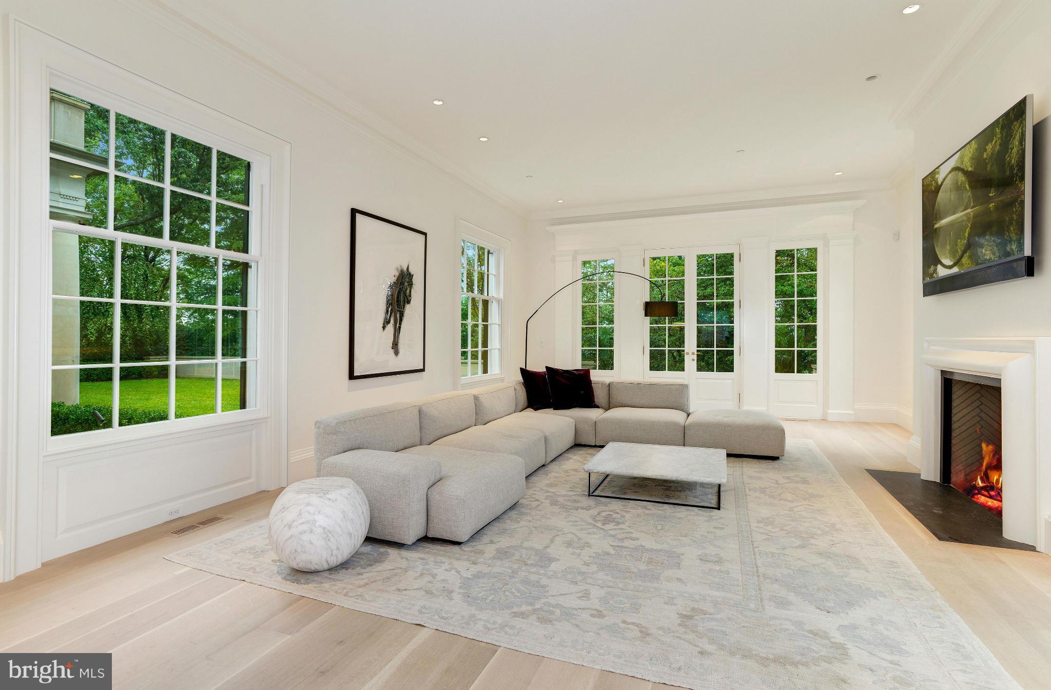 3030 Chain Bridge Road Northwest Washington, DC 20016 - Photo 12 of 30 Family Room