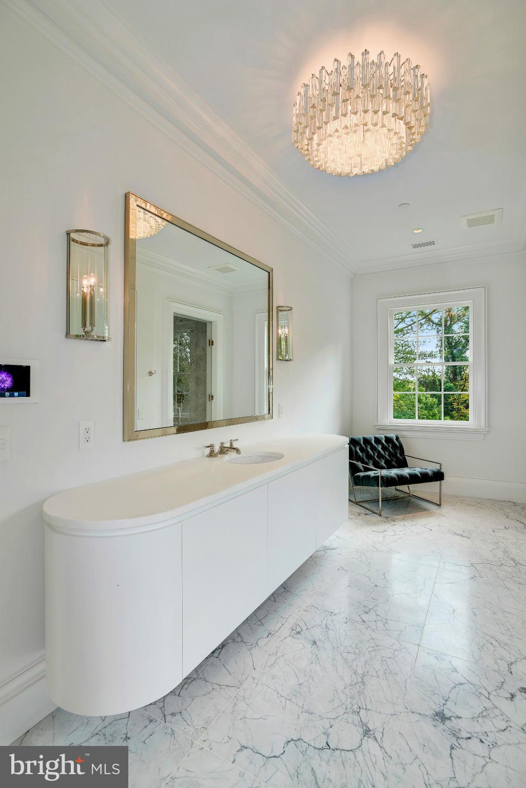 3030 Chain Bridge Road Northwest Washington, DC 20016 - Photo 16 of 30 Bath (Master)