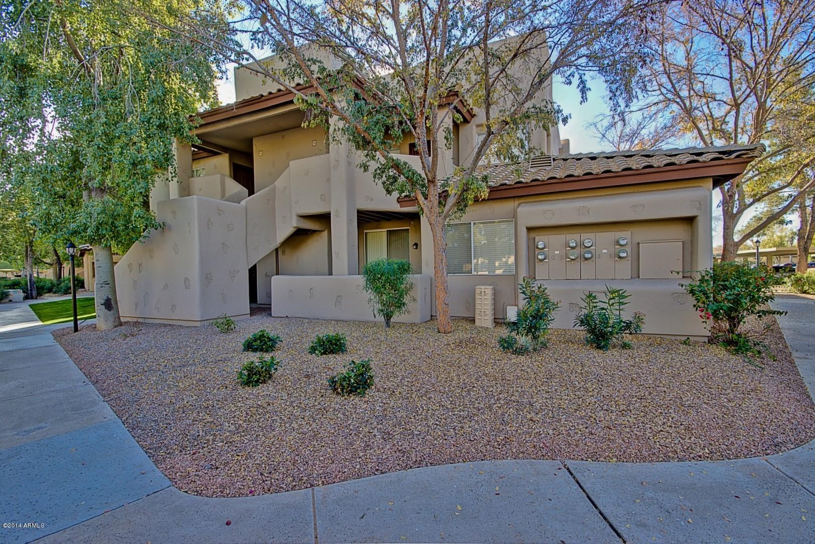 1825 West Ray Road, Unit 2055 Chandler, AZ 85224 - Photo 17 of 28 a front view of a house with garden