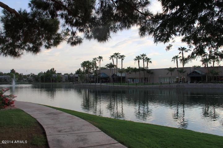 1825 West Ray Road, Unit 2055 Chandler, AZ 85224 - Photo 26 of 28 a view of a lake with houses