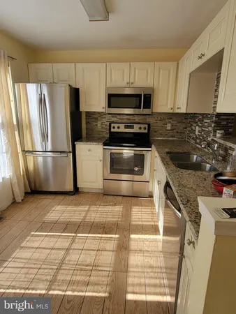 $3,200 | 6203 Abbottsbury Row, Alexandria, VA 22315