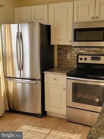 $3,200 | 6203 Abbottsbury Row, Alexandria, VA 22315