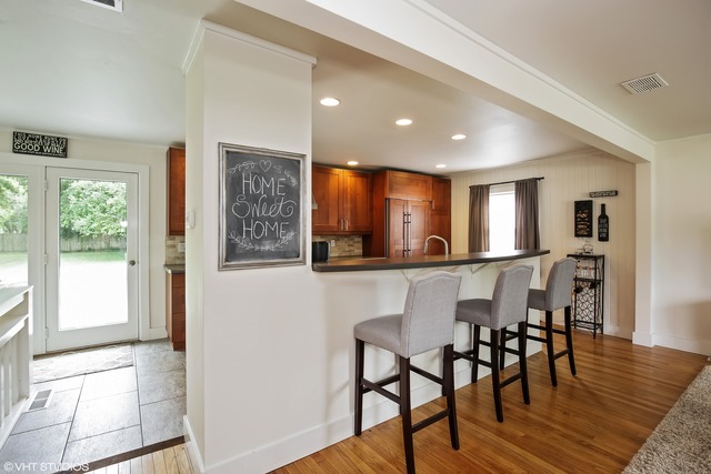 448 Davis Road Batavia, IL 60510 - Photo 8 of 25