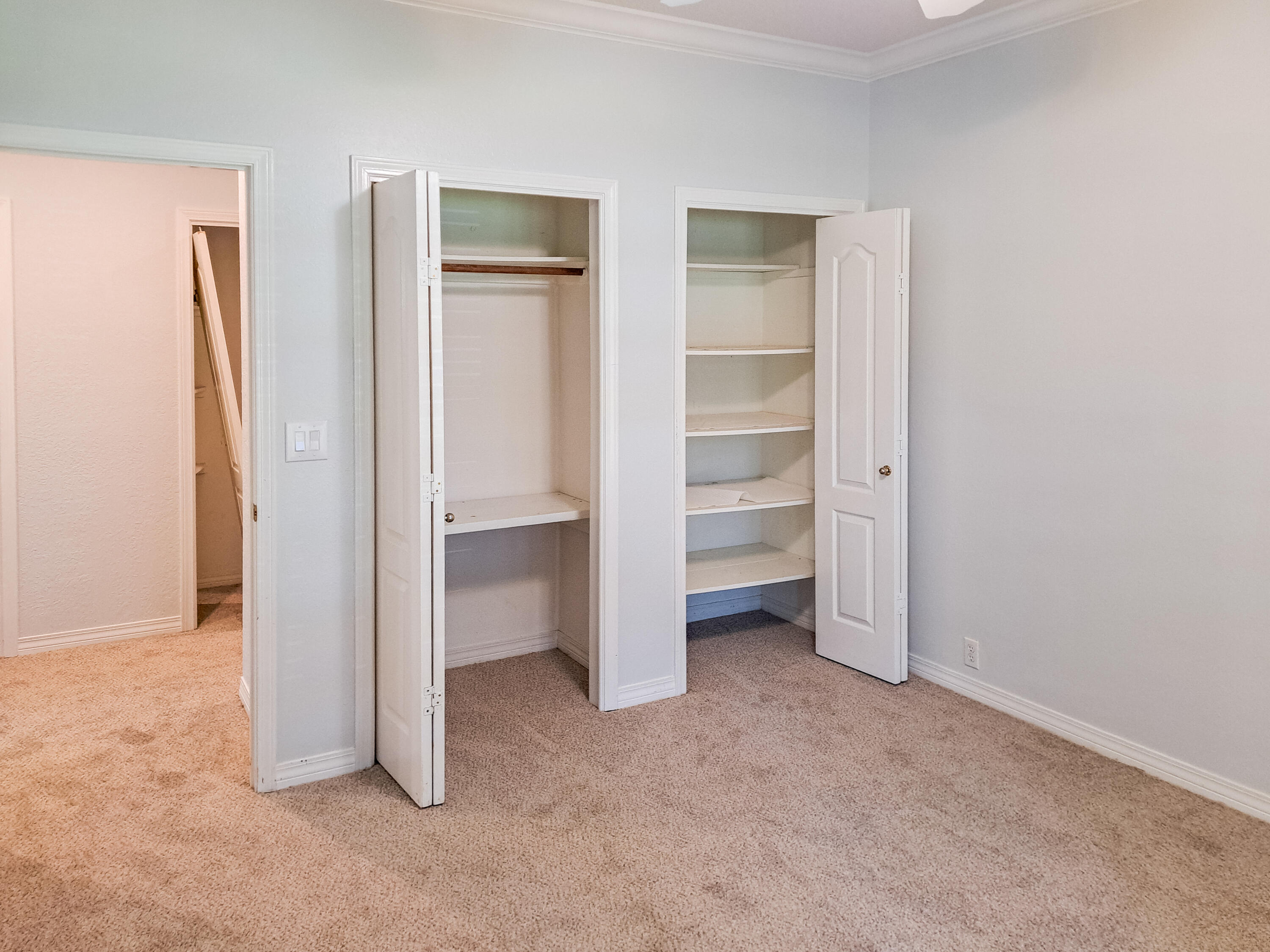 118 Baywind Drive Niceville, FL 32578 - Photo 16 of 27 an empty room with closet and mirrors