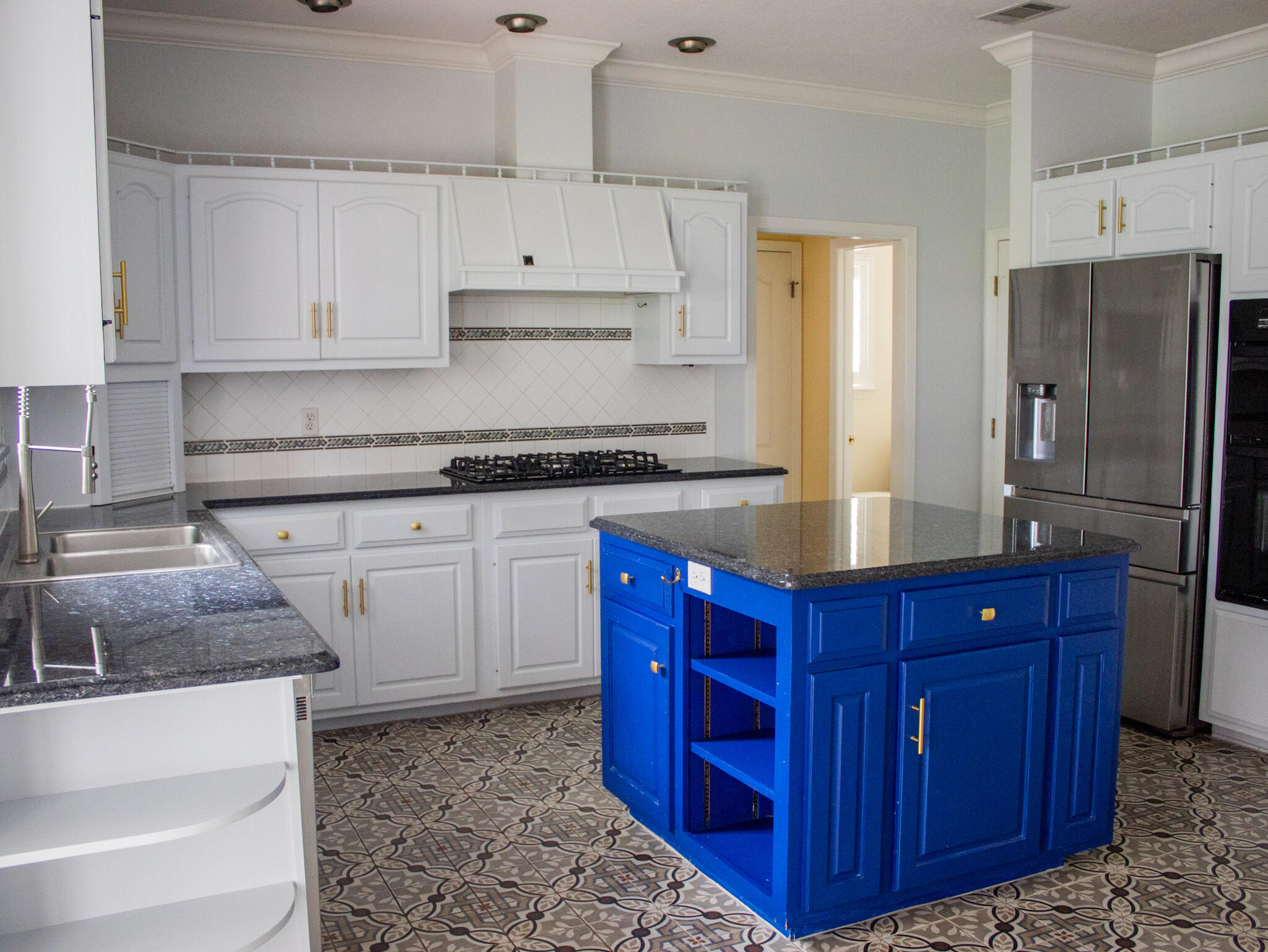 118 Baywind Drive Niceville, FL 32578 - Photo 20 of 27 a kitchen with stainless steel appliances granite countertop a stove a refrigerator and a sink