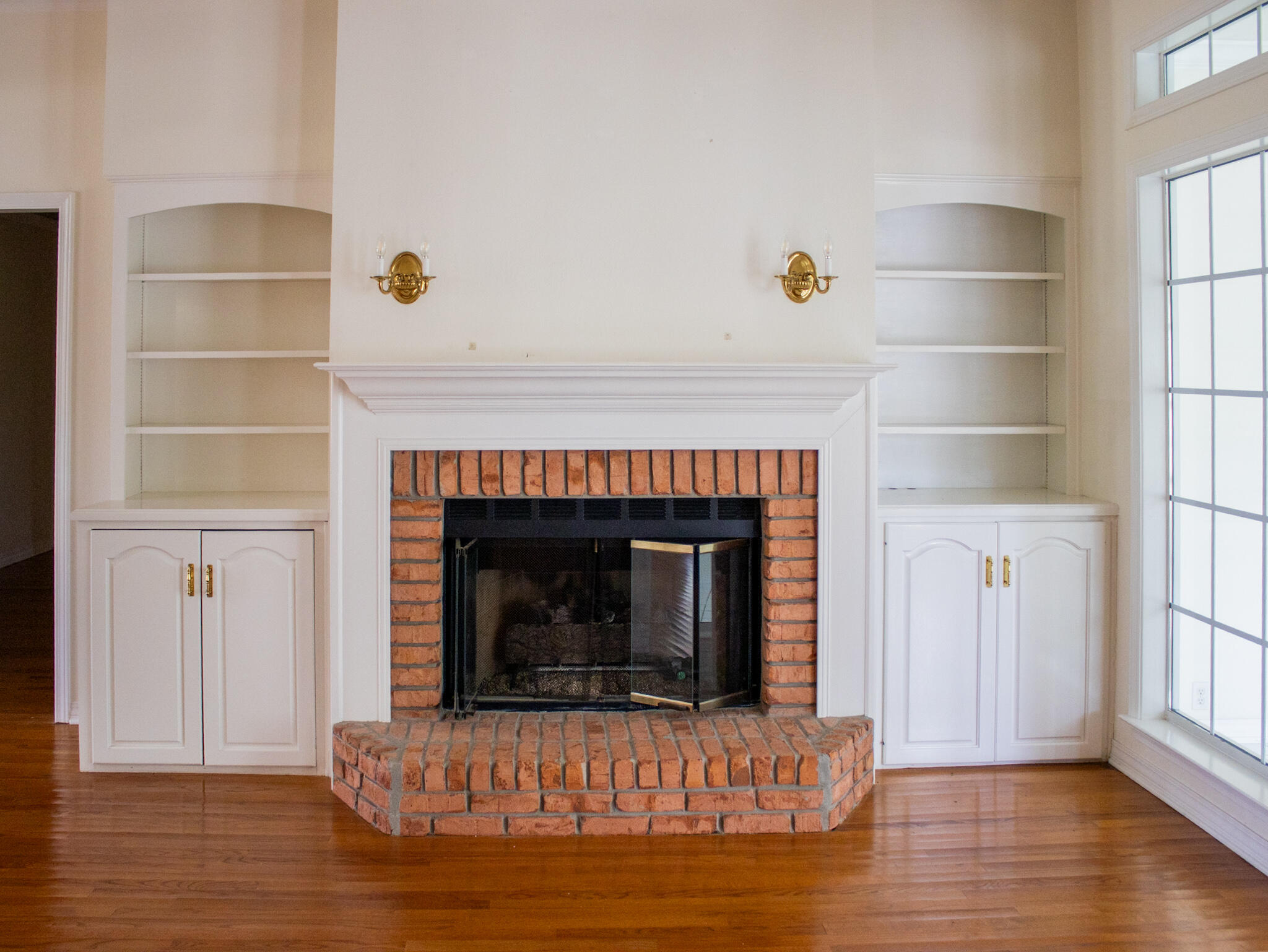 118 Baywind Drive Niceville, FL 32578 - Photo 3 of 27 a living room with a fireplace
