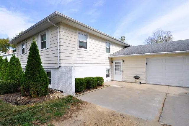 a view of a house with a yard and garage