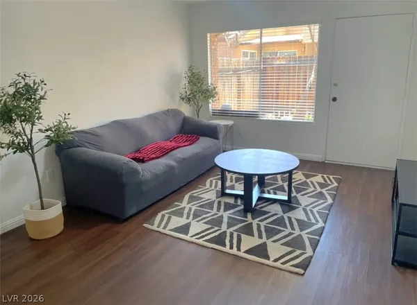 $1,700 | 1460 Hialeah Drive, Unit B, Las Vegas, NV 89119