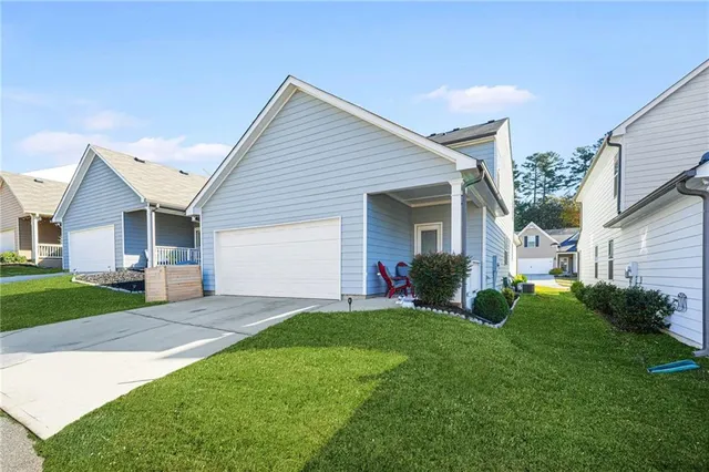 a view of a house with a back yard