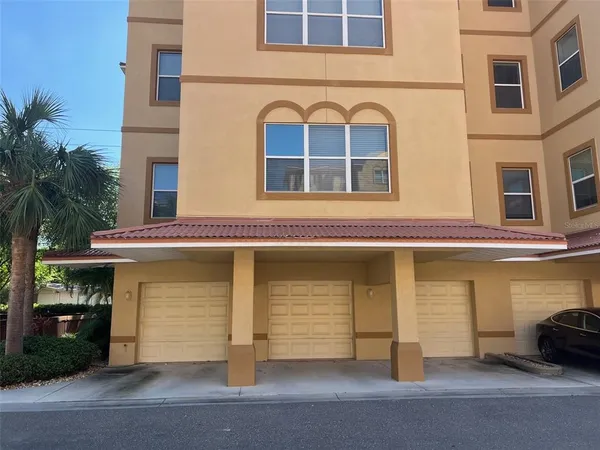 $2,500 | 642 Wells Court, Unit 201, Clearwater, FL 33756