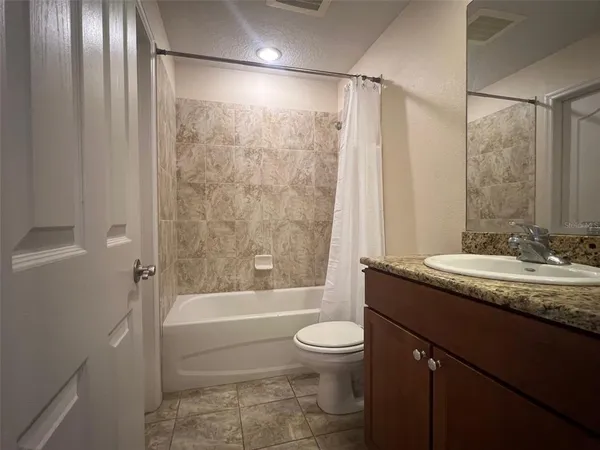 $2,500 | 642 Wells Court, Unit 201, Clearwater, FL 33756