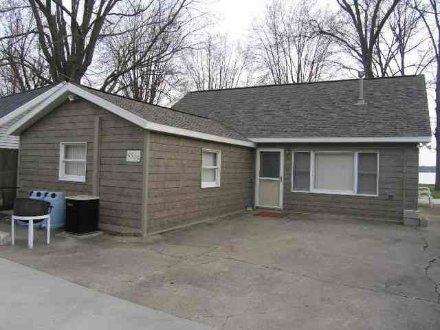 8529 East Black Point Road Syracuse, IN 46567 - Photo 2 of 9 Gallery Image 2