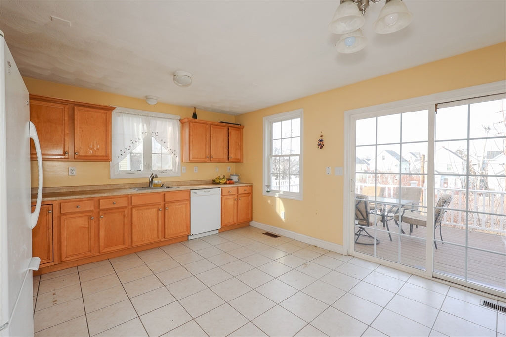 117 Manchester Street, Unit B Lowell, MA 01852 - Photo 10 of 15