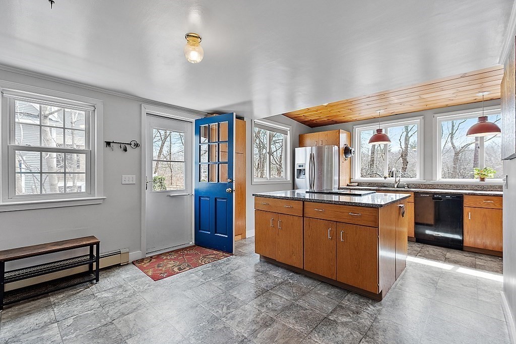 59 Pilgrim Road Concord, MA 01742 - Photo 5 of 21 Gallery Image 5