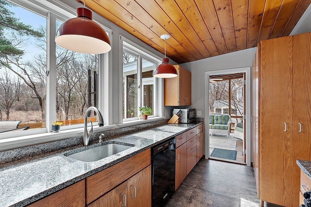 59 Pilgrim Road Concord, MA 01742 - Photo 6 of 21 Gallery Image 6