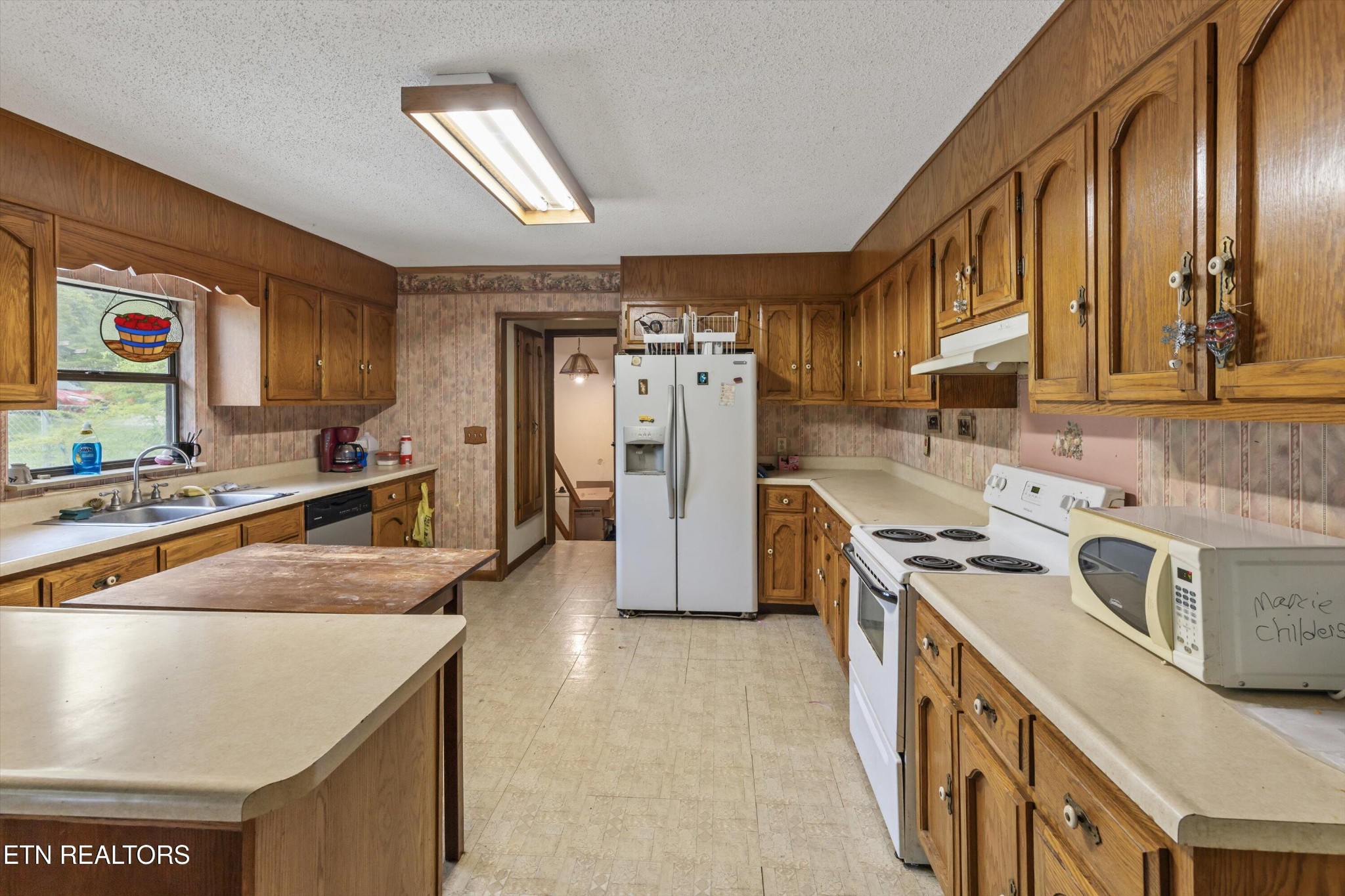 374 Meadows Hill Road Ten Mile, TN 37880 - Photo 3 of 23 a kitchen with stainless steel appliances granite countertop a sink stove and refrigerator