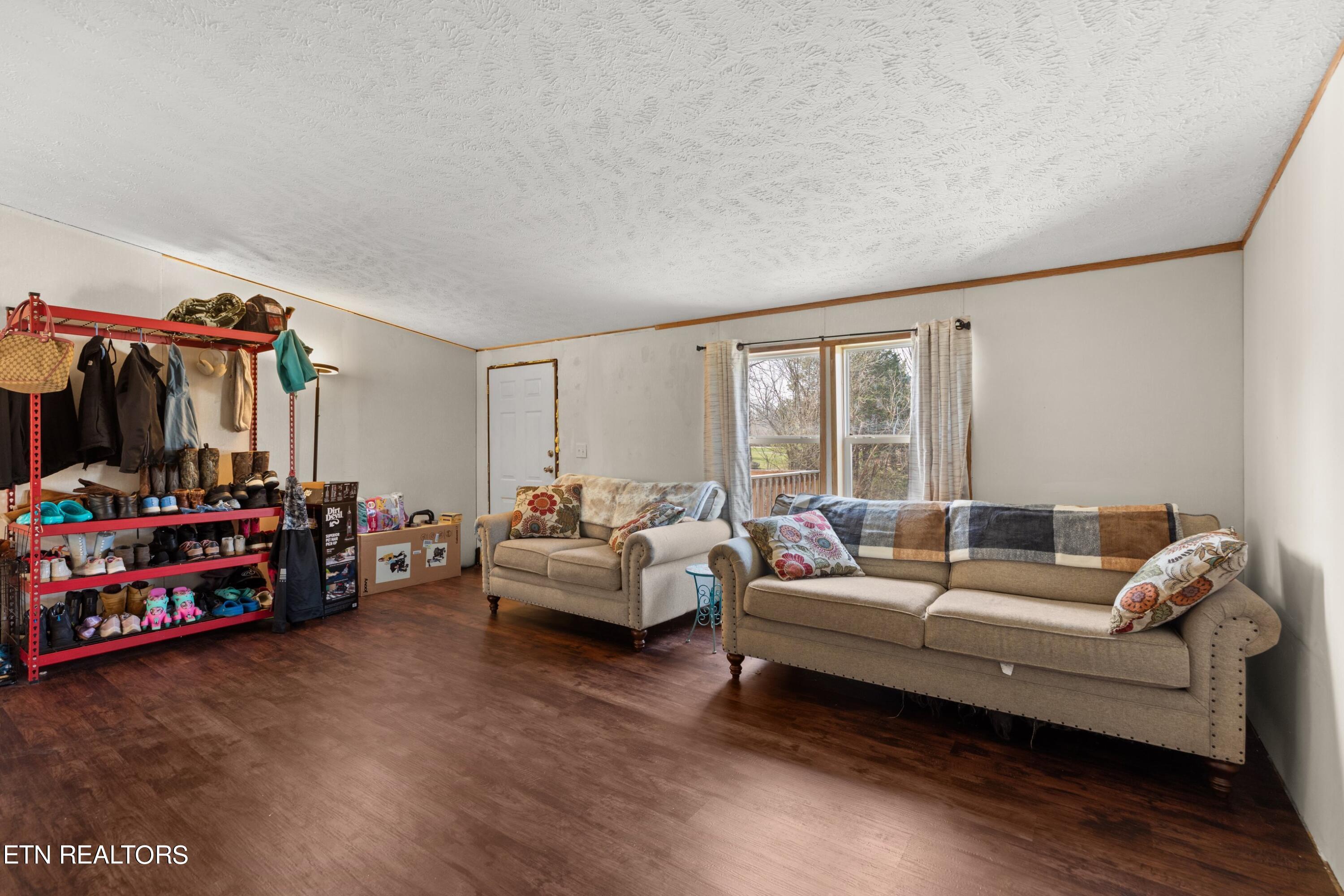 5102 East Emory Road Knoxville, TN 37918 - Photo 8 of 15 Living Room