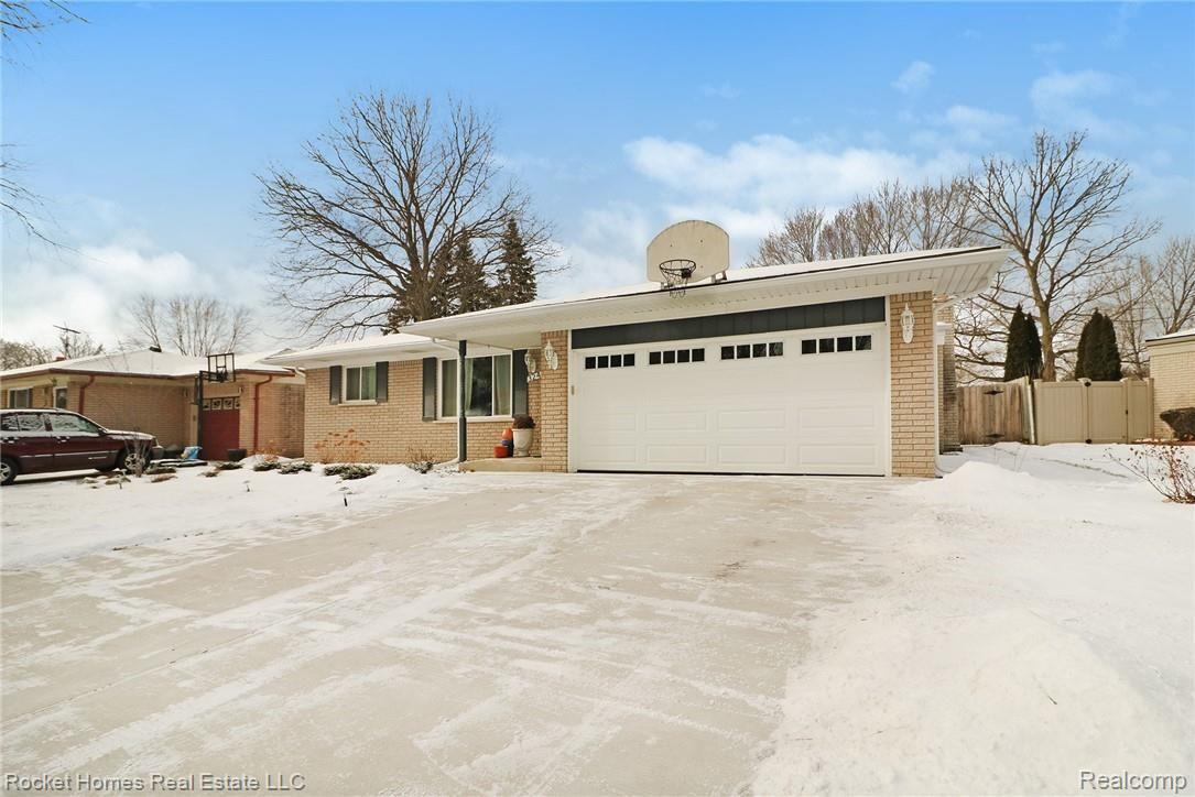 324 Buckingham Road Canton, MI 48188 - Photo 1 of 42 IMG_8516.jpg