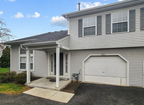 $2,100 | 231 Ivy Court, Unit 231, Streamwood, IL 60107