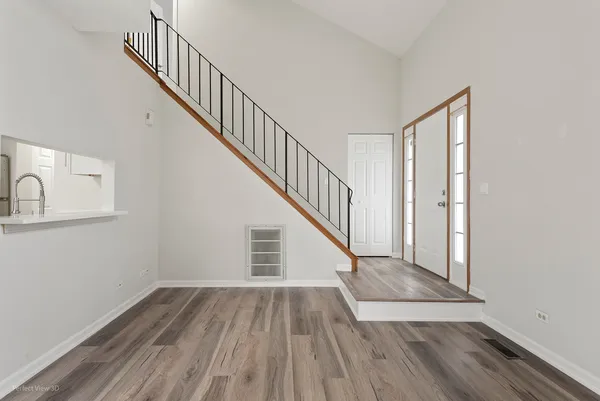 $2,100 | 231 Ivy Court, Unit 231, Streamwood, IL 60107