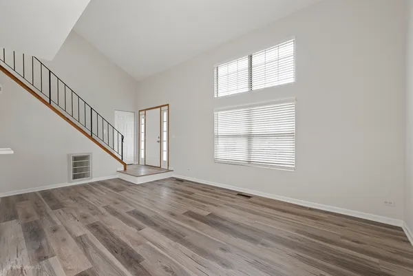 $2,100 | 231 Ivy Court, Unit 231, Streamwood, IL 60107