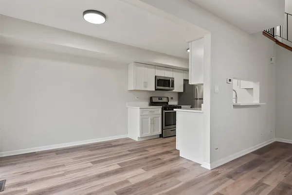 $2,100 | 231 Ivy Court, Unit 231, Streamwood, IL 60107