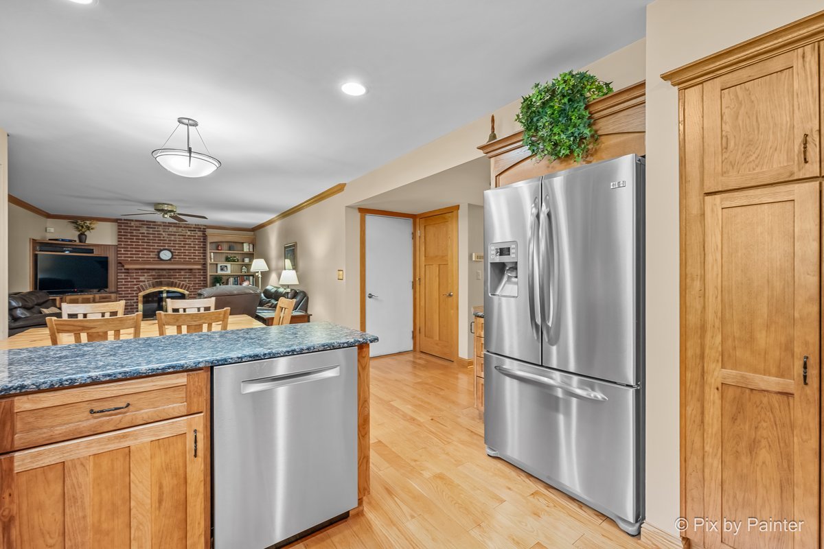 9901 Fox Bluff Lane Spring Grove, IL 60081 - Photo 11 of 44