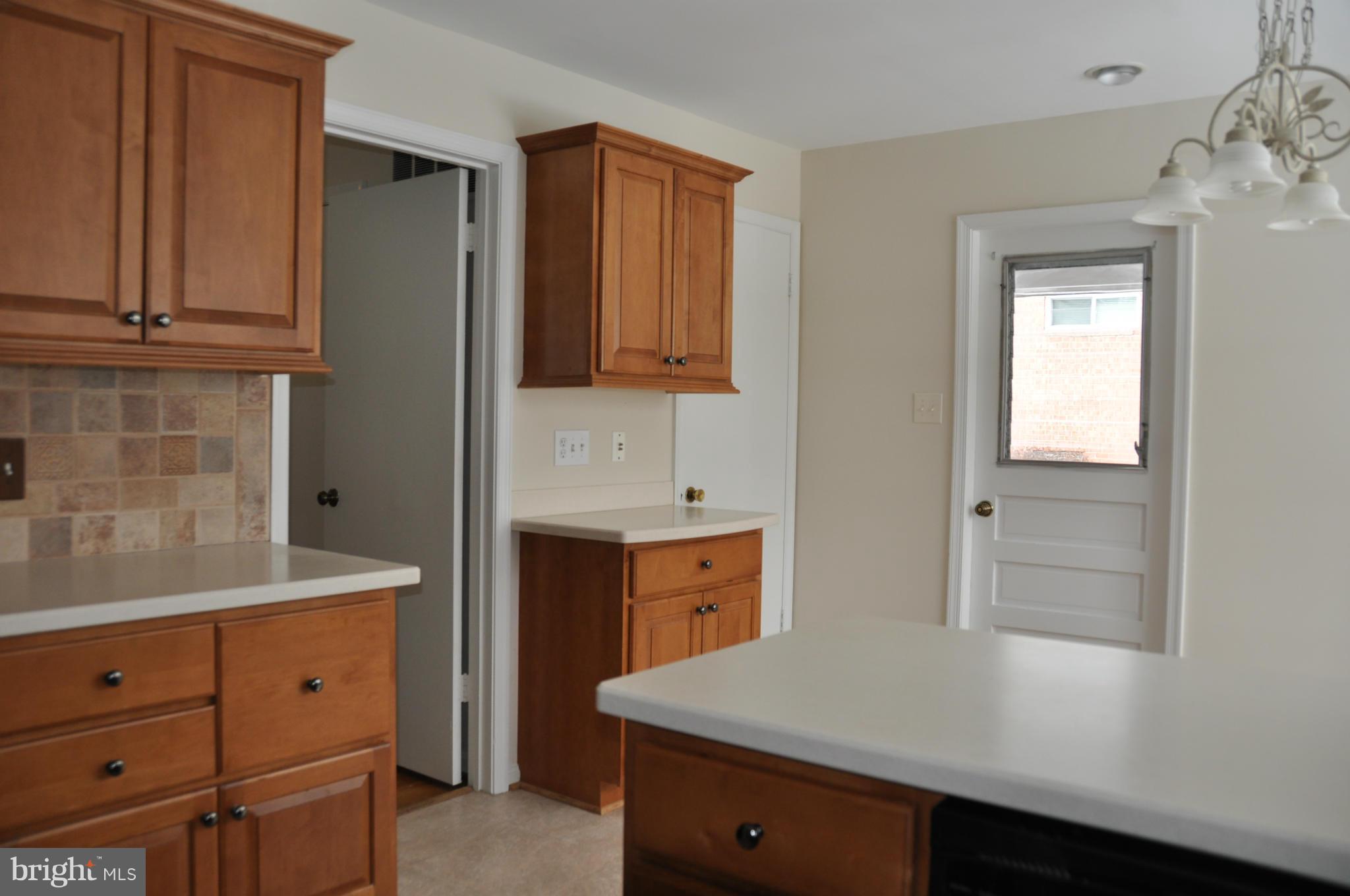 5513 Margate Street Springfield, VA 22151 - Photo 8 of 22 Eat-in Kitchen