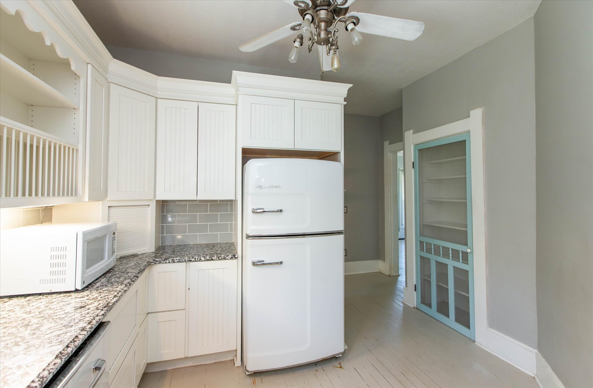 6862 Travis Road Greenwood, IN 46143 - Photo 7 of 37