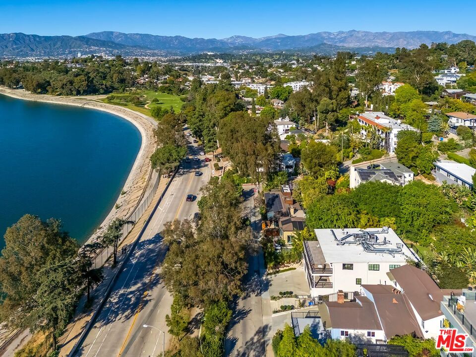 2106 Rockford Road Los Angeles, CA 90039 - Photo 12 of 66