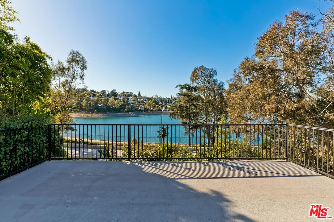 2106 Rockford Road Los Angeles, CA 90039 - Photo 16 of 66