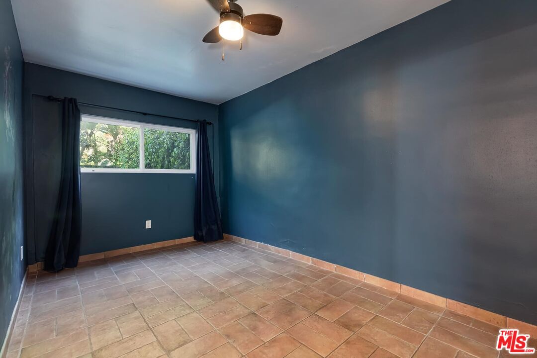 2106 Rockford Road Los Angeles, CA 90039 - Photo 46 of 66 an empty room with windows