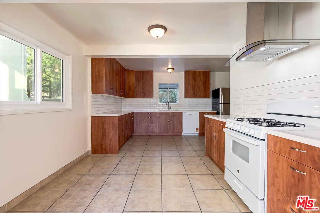 2106 Rockford Road Los Angeles, CA 90039 - Photo 58 of 66 a large kitchen with stainless steel appliances a stove a sink and a refrigerator