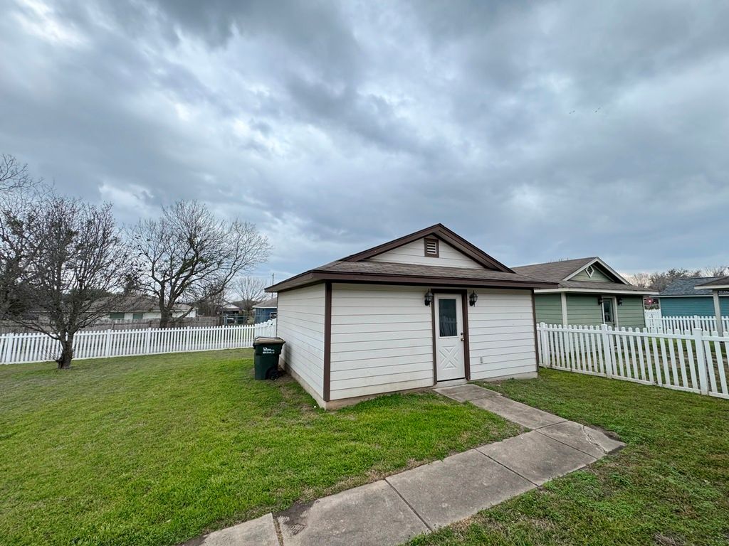 544 Hogan Kyle, TX 78640 - Photo 38 of 40 a front view of a house with garden