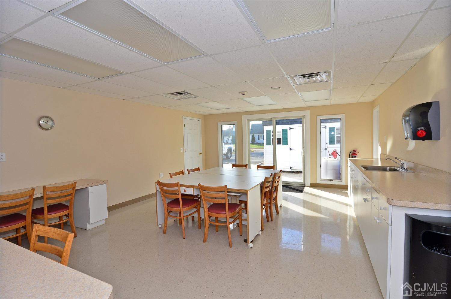 569 Old Nassau Road, Unit O Iselin, NJ 08830 - Photo 21 of 38 a view of a dining room with furniture