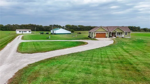 $975,000 | 29215 State Route West, Freeman, MO 64746