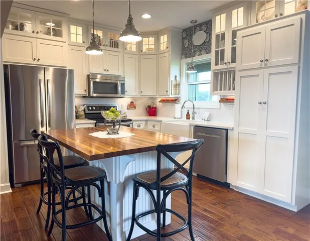 $975,000 | 29215 State Route West, Freeman, MO 64746