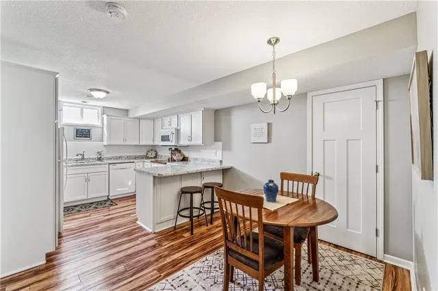 $975,000 | 29215 State Route West, Freeman, MO 64746