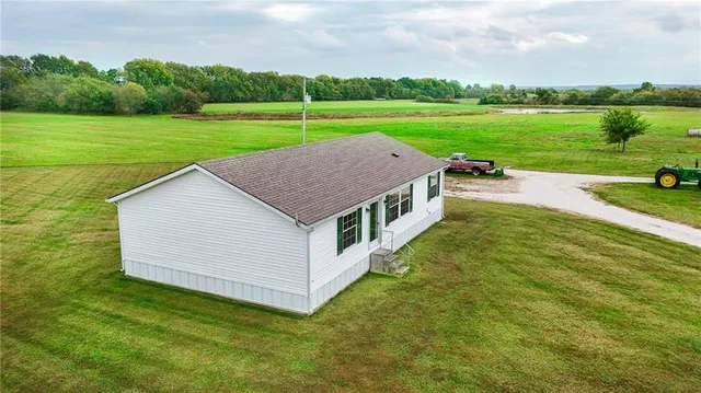 $975,000 | 29215 State Route West, Freeman, MO 64746