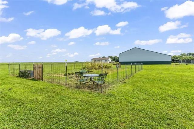 $975,000 | 29215 State Route West, Freeman, MO 64746