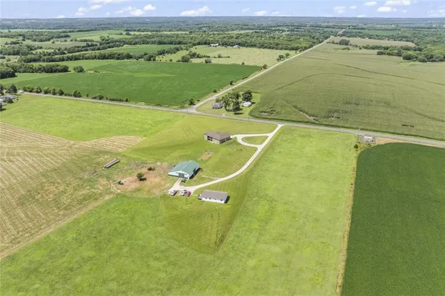 $975,000 | 29215 State Route West, Freeman, MO 64746